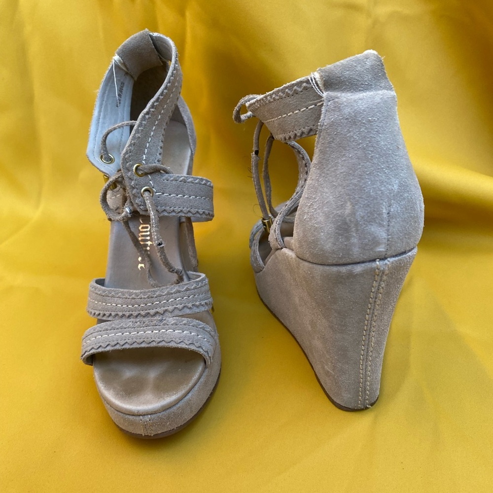 Juicy Couture -Elegant Suede Wedge Sandals - Gray